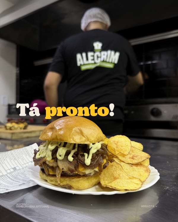 Hambúrguer pronto com batata chips